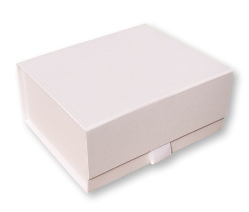 1 Large White Magnetic Gift Box,Weddings,Christenings,Gifts,Bridesmaid,Garments - Foto 1 di 3