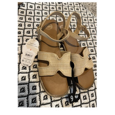 Wonder Nation Girls Beige Strappy Open Toe Buckle Sandals Adjustable, 4