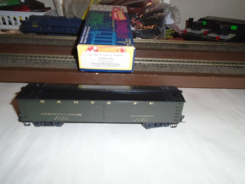 ROUNDHOUSE 50' EXPRESS REEFER -ATSF #2291 (NOSTALGIC RE-CREATIONS) HO | Condition: Used
