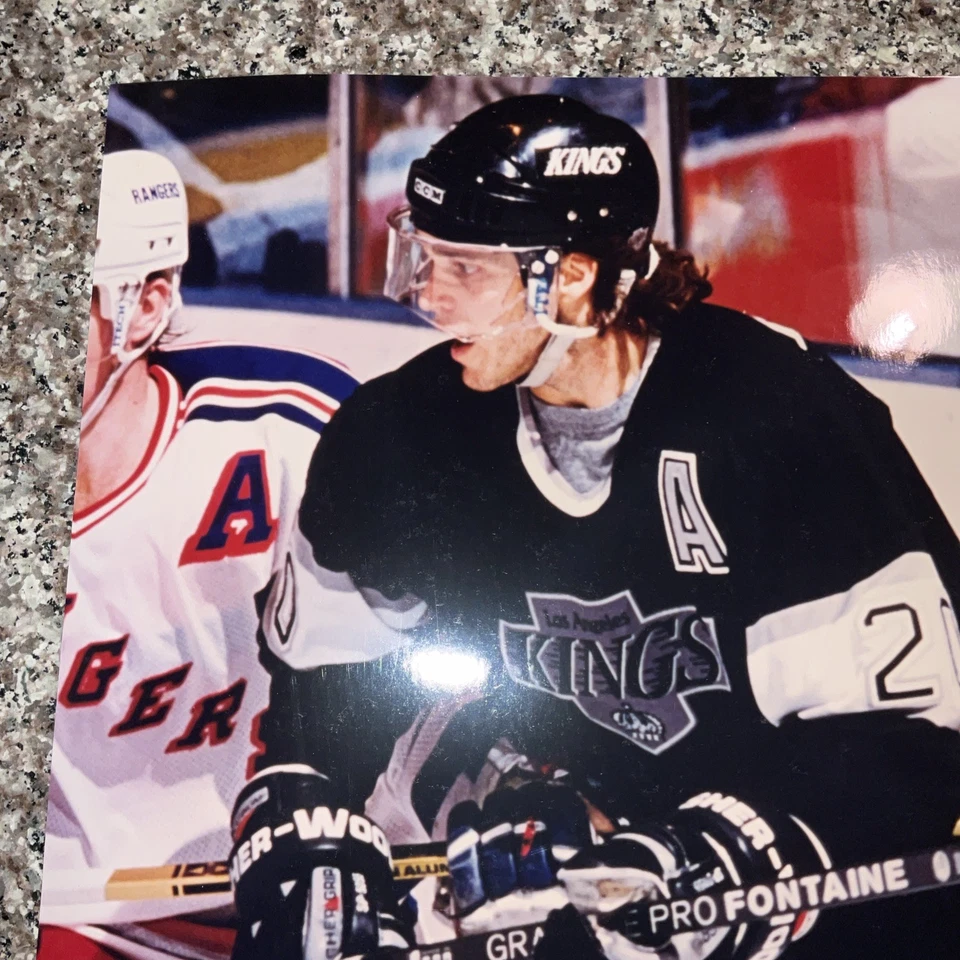 LUC ROBITAILLE Los Angeles Kings Signed 11x14Photo W/ Serial # On The Back - Image 2 of 4