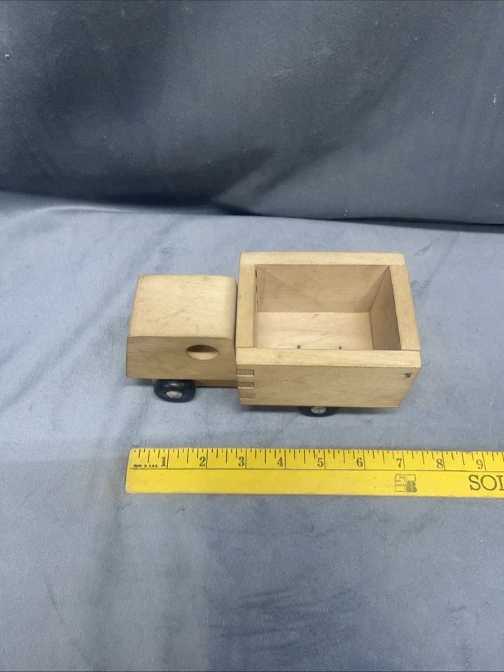 Camión de volteo de juguete de madera vintage juguetes creativos hechos en Finlandia Foto 4 de 4