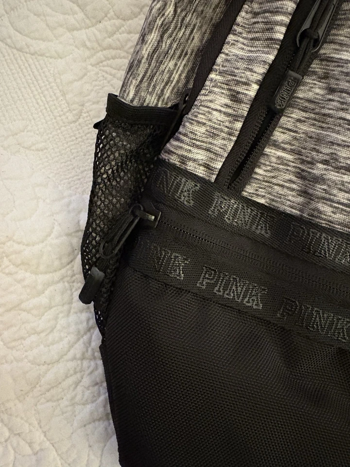 Victoria's Secret розовый большой молнии вокруг рюкзак черный и белый - Изображение 4 из 4