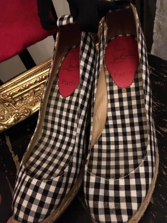 Christian Louboutin Alpargatas Cuñas Cuadros Guinga Blanco y Negro Con Cinta Foto 4 de 4