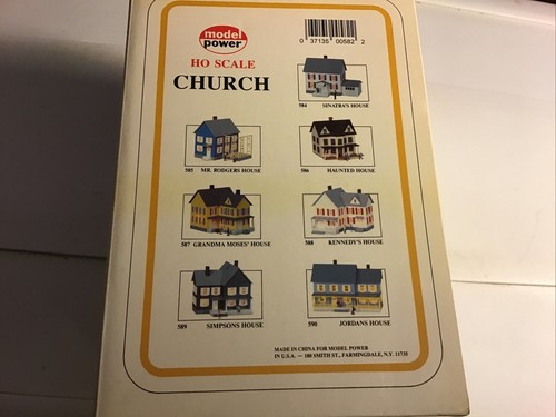HO Scale Church, Model Power No. 582 Lighted With 2 Figures With Box - Picture 4 of 5