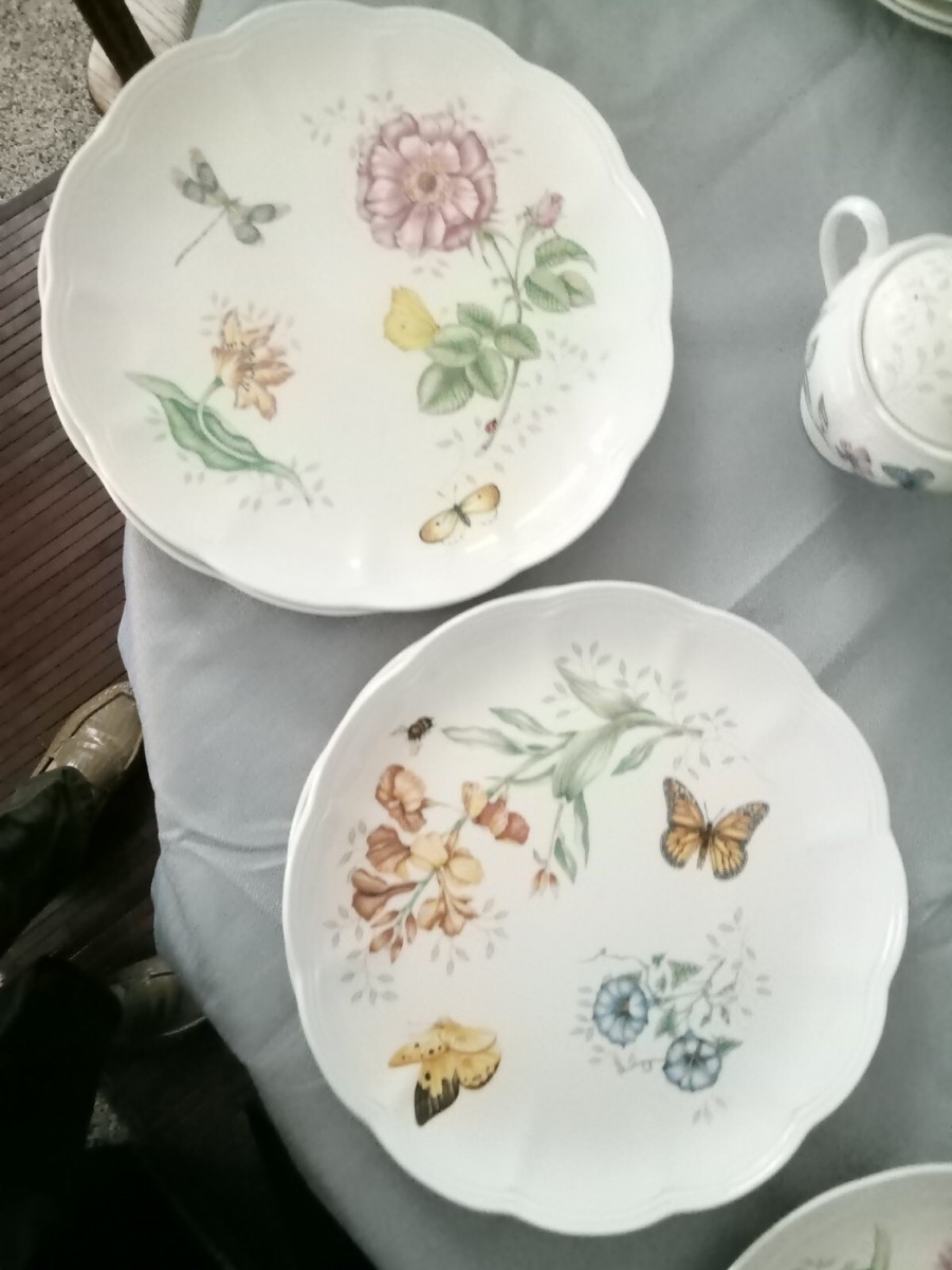 Lenox butterfly meadow dinnerware 51 Piece service For 8 Lenox butterfly meadow dinnerware 51 Piece service For 8