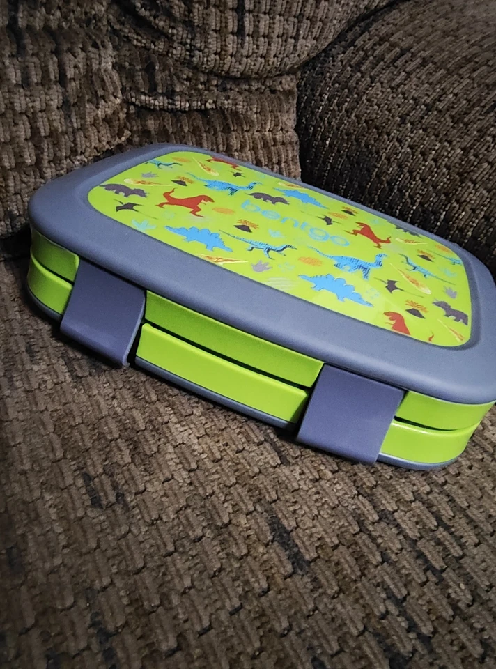 Fiambrera Bentgo Kids duradera y a prueba de fugas 5 compartimentos dinosaurios verdes Foto 3 de 4