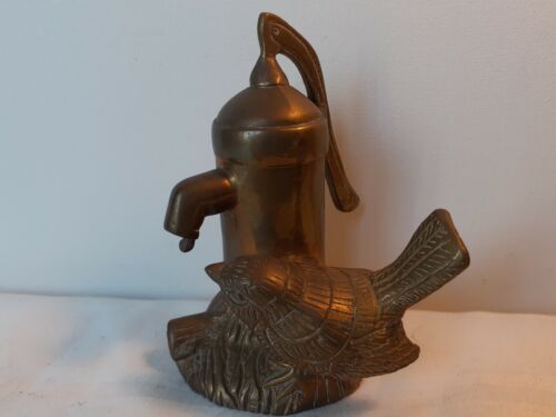 Vintage Brass Bird and Water-pump Paperweight 4.5" 520 grams unpolished - Afbeelding 1 van 9