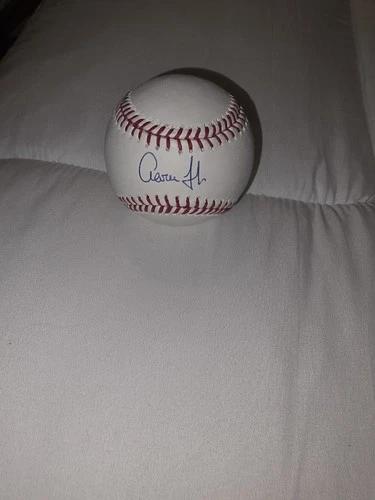 Aaron Judge CLEAN Autographed Baseball JSA AUTHENTICATED