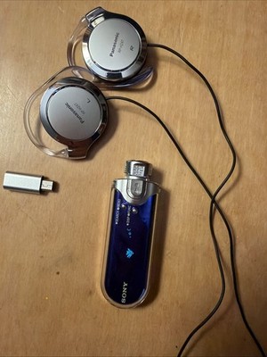 Sony NW-a607 Walkman MP3 With Panasonic Headphones persona 3