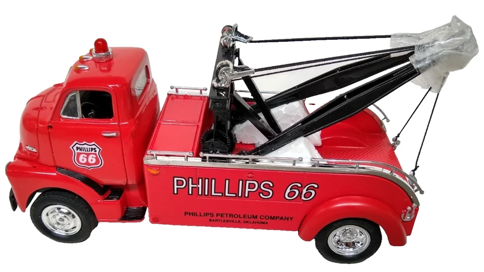 First Gear 1952 GMC Phillips Petro 66 Heavy Duty Wrecker 1:34 Die-Cast 19-1037 - Image 3 of 4