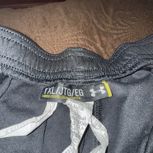 Boys Under Armour YXL Youth XL Black Shorts - Picture 3 of 5
