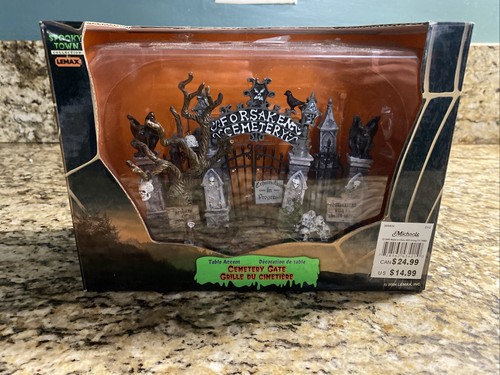 Lemax Spooky Town Collection 43421 Halloween Friedhof Tor Zubehör Display