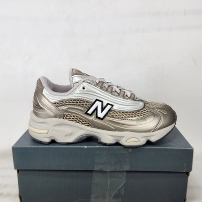 13 LITTLE KIDS - New Balance 1000 - Arid Stone / Silver Metallic - PC1000NK