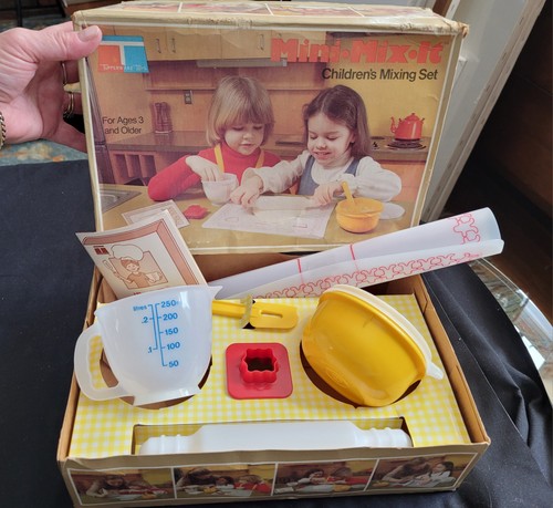 Vintage 1979 Unused Tupperware Mini Mix It Set Children's Toys Complete W/ Box - Picture 1 of 6
