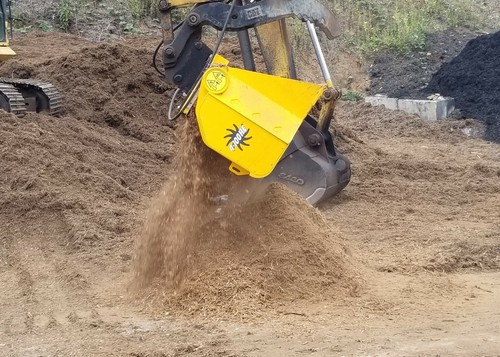 compact excavator soil screening bucket - fast and effective in damp soil - Picture 6 of 11