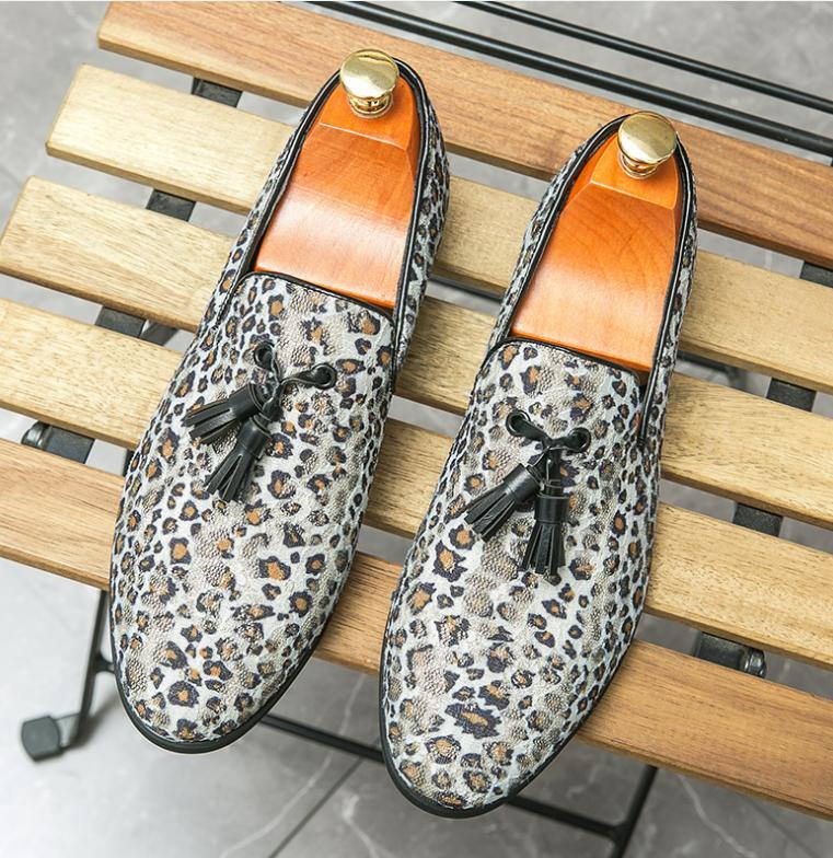 SAOLA Mocassino abito stringato da uomo rivet punta punta leopardo lucido scarpa da nightclub Pttern