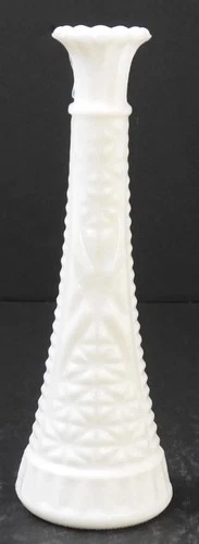 VINTAGE ANCHOR HOCKING WHITE MILK GLASS STARS & BARS PATTERN FLOWER BUD VASE 9"