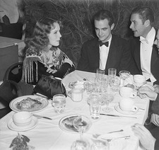 BEVERLY HILLS CALIF HELEN GILBERT HOWARD HUGHES ERROL FLYNN{R} PICT- Old Photo