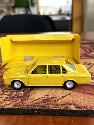 SOLIDO DIECAST 1/43 BMW 530 IN YELLOW MODEL No 89 - Picture 8 of 13