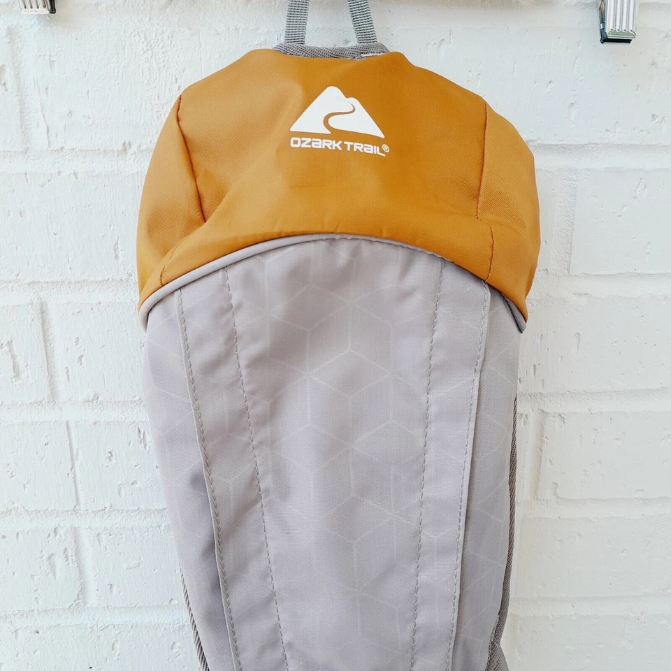 Ozark Trail 2L Hydration Backpack Hiking Sports Running Walking - Image 2 of 4