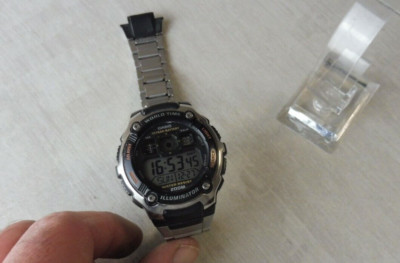 World Time Illuminator Quarzuhr, Casio AE-2000W, Vintage