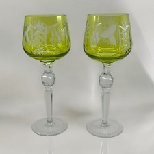 2 verres vin Roemer – Cristal overlay vert – Taillés main – Bohême – 1950