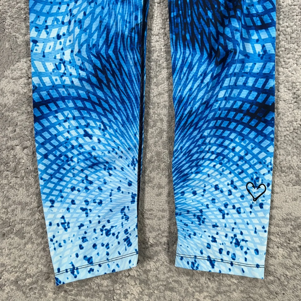 Leggings de pesca pelágica feminina grande azul geométrica Oceanflex logotipo Capri ativo - Imagem 3 de 4