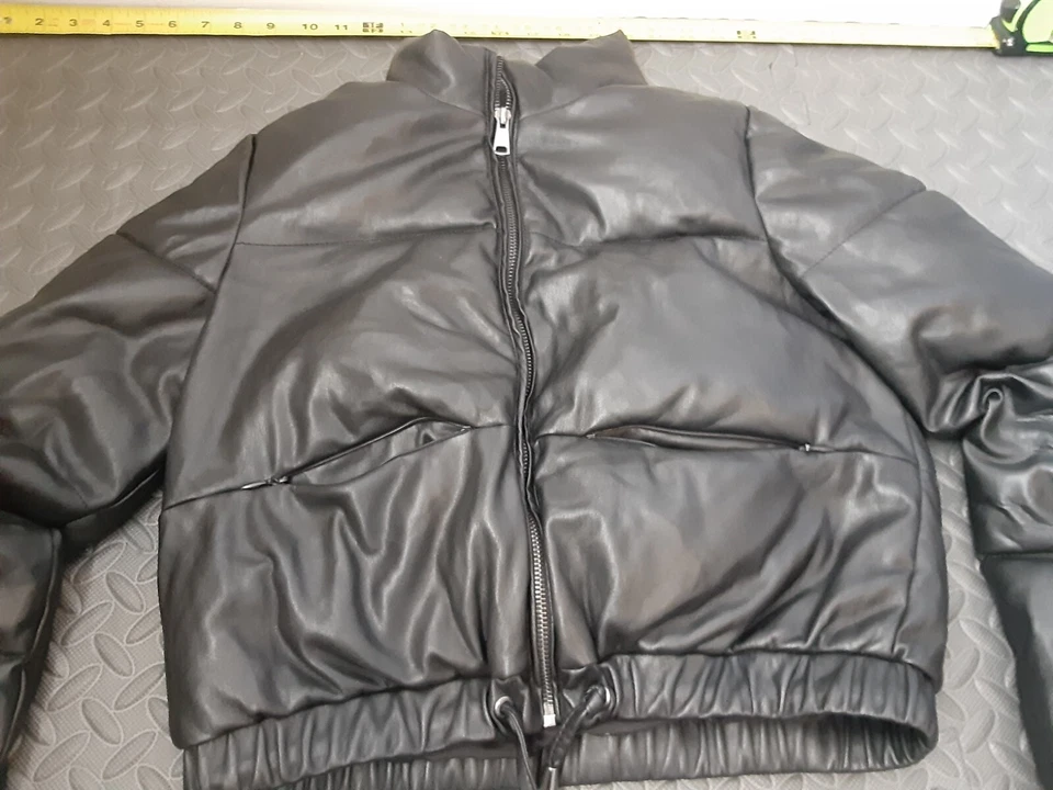 Chaqueta acolchada negra Urban Outfitters Silence + Noise para mujer talla pequeña #S111 Foto 2 de 4