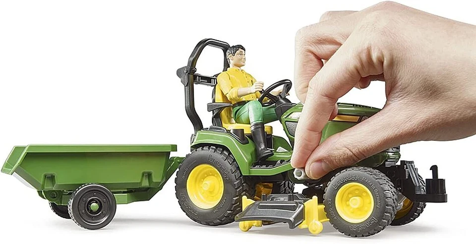 BRUDER John Deere trattore tosaerba con rimorchio e giardiniere  62104 - Immagine 2 di 4