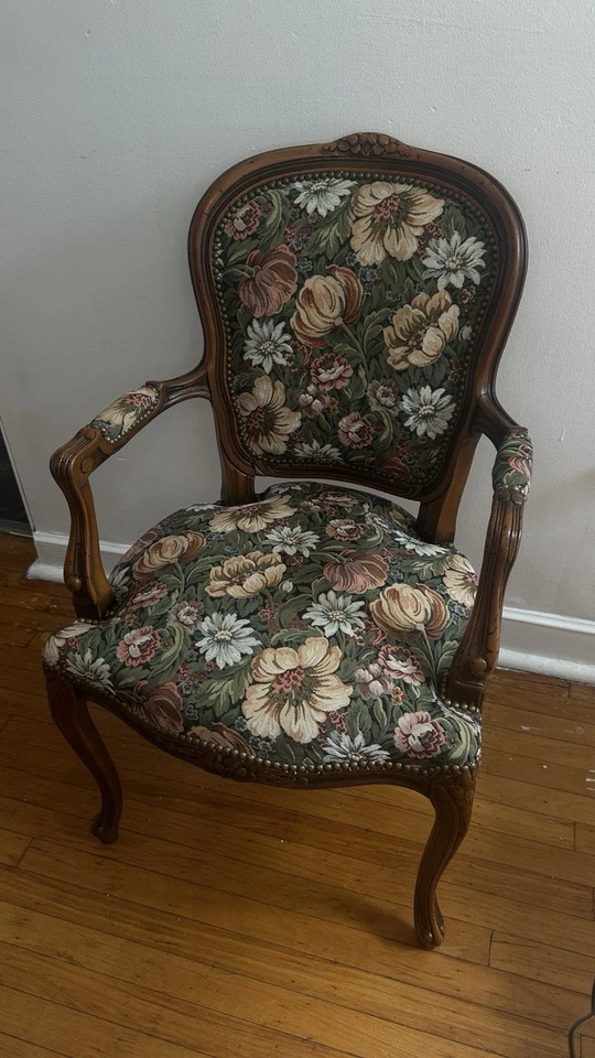 Preciosa silla vintage recién reformada. Añade estilo a tu hogar. Foto 2 de 2