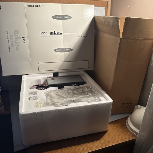 1st Gear Collector #7 1953 White 3000 Freight Truck & 16' Trailer 1/34 Scale NIB - Picture 5 of 10