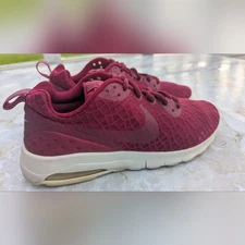 Nike Air Max Motion Red  Shoes Woman's Size 7.5