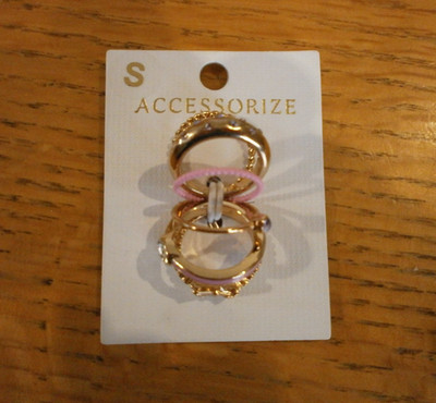 NEU - ACCESSOIRE - SET MIT 6 RINGEN - GRÖSSE SMALL - NEU IM PAKET