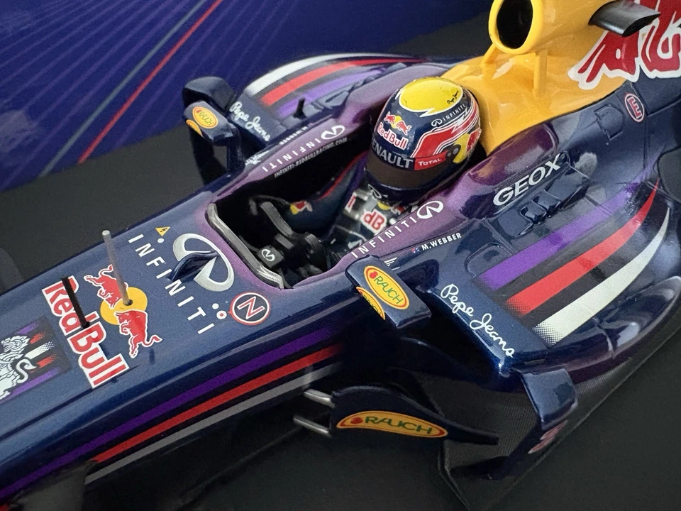 Minichamps 1/18 Mark Webber 2013 Red Bull RB9 Showcar  - Image 3 of 4