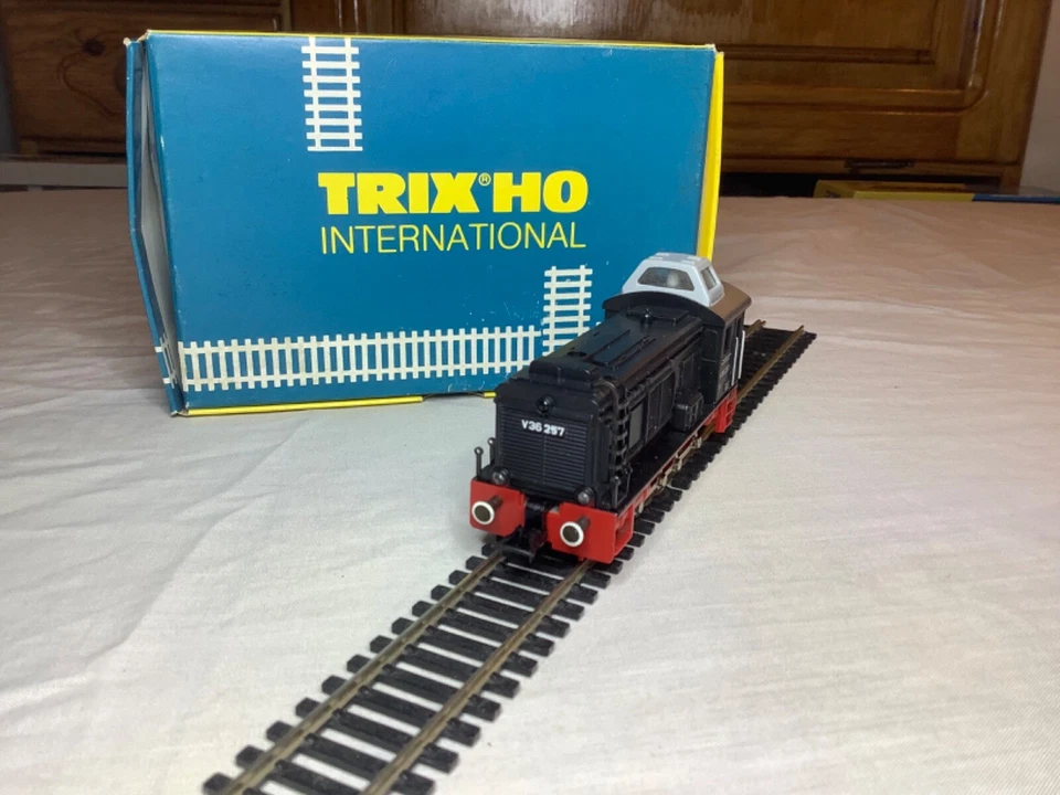Trix H0 2 Rail DC 2464 DB 0-6-0 BR V36 Diesel Locomotive V36 257 - Image 3 of 4