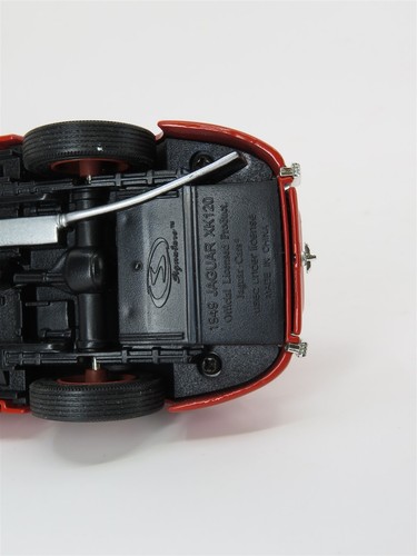 Signature 1:18 Diecast Car 1949 Jaguar XK120 Red - Picture 10 of 11