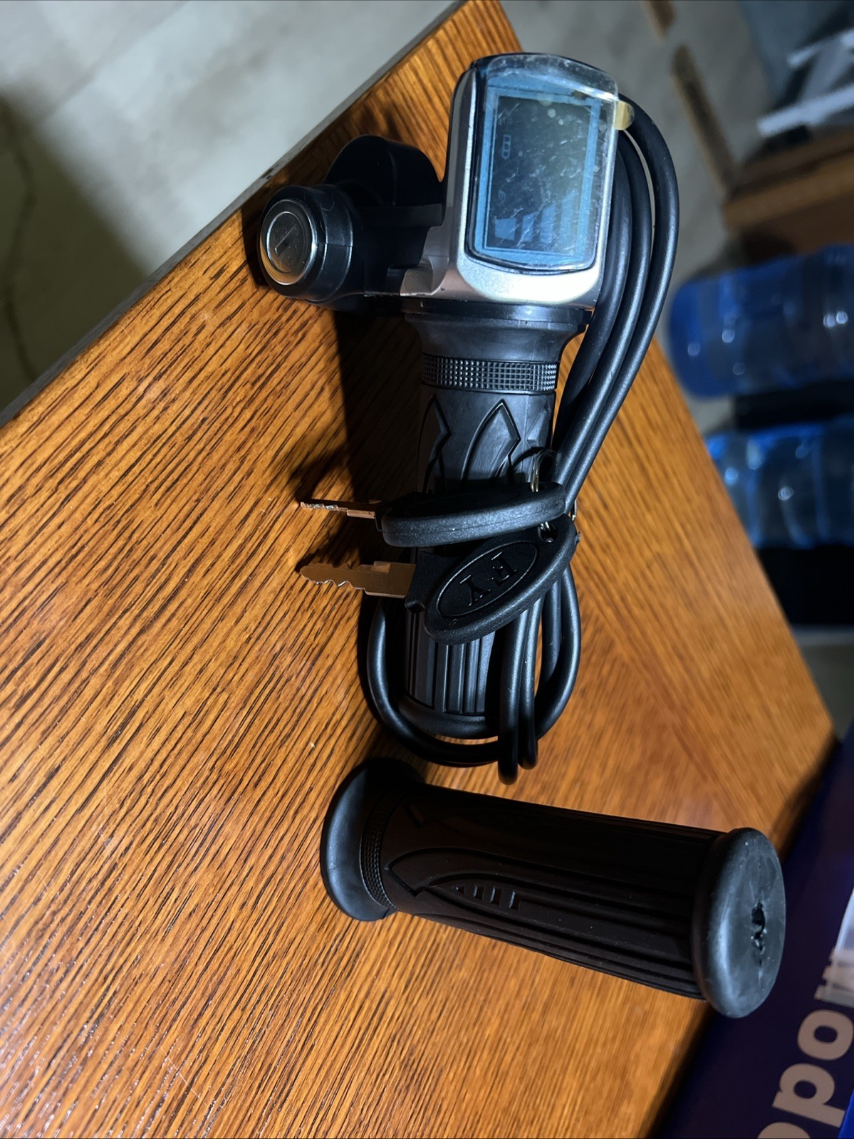 E-Bike Throttle Grip with LCD Display Universal 12-84V Elect