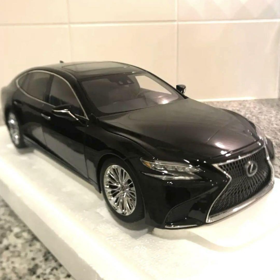 LEXUS LS500h 1/18 Scale Diecast Model Black Collectible