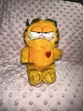    RARE VINTAGE 1981 DAKIN GARFIELD PLUSH WITH HEART CHEST-A COLLECTOR'S DREAM 
