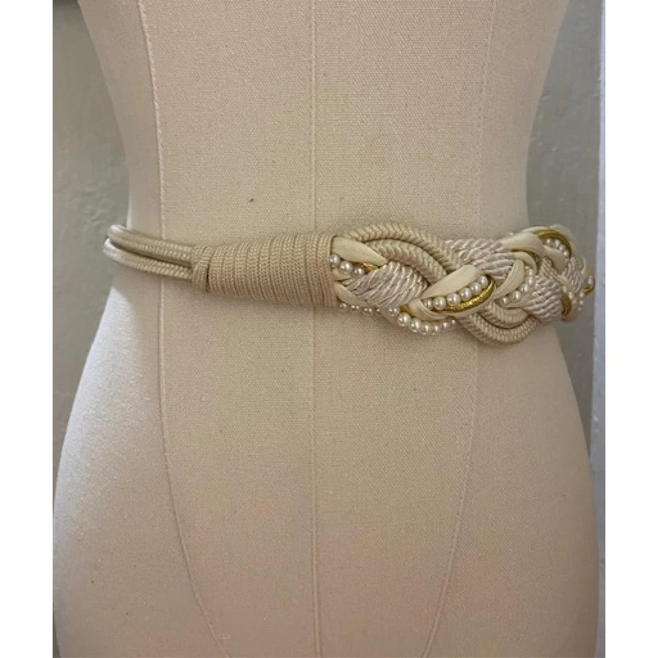 Cinturón de cordón tejido trenzado vintage crema/blanco roto usado con detalles de perlas y oro Foto 2 de 4