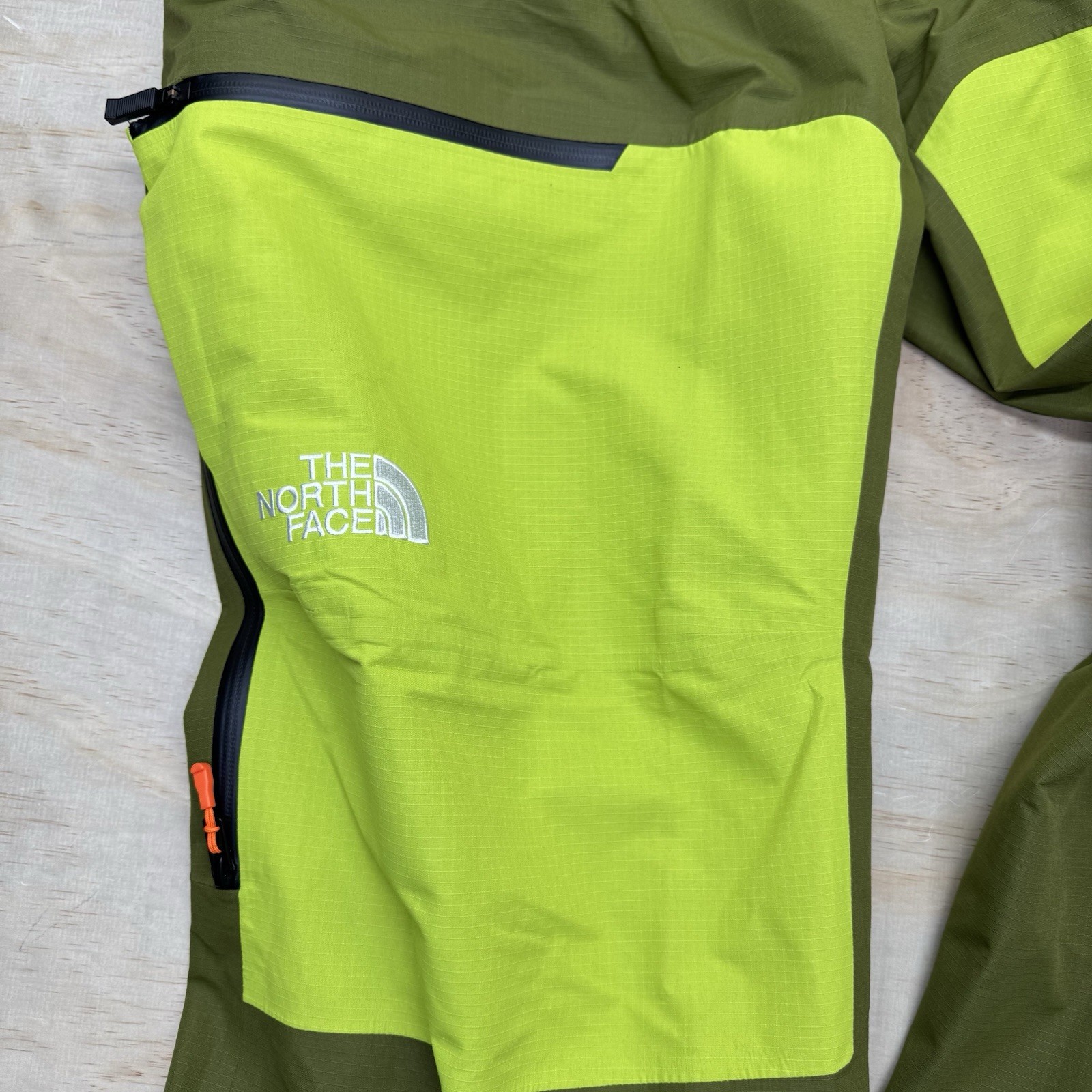 NEW The North Face Mens Ceptor Bib Snow Pants Ski Meadow Grass Green 2XL thumbnail 10