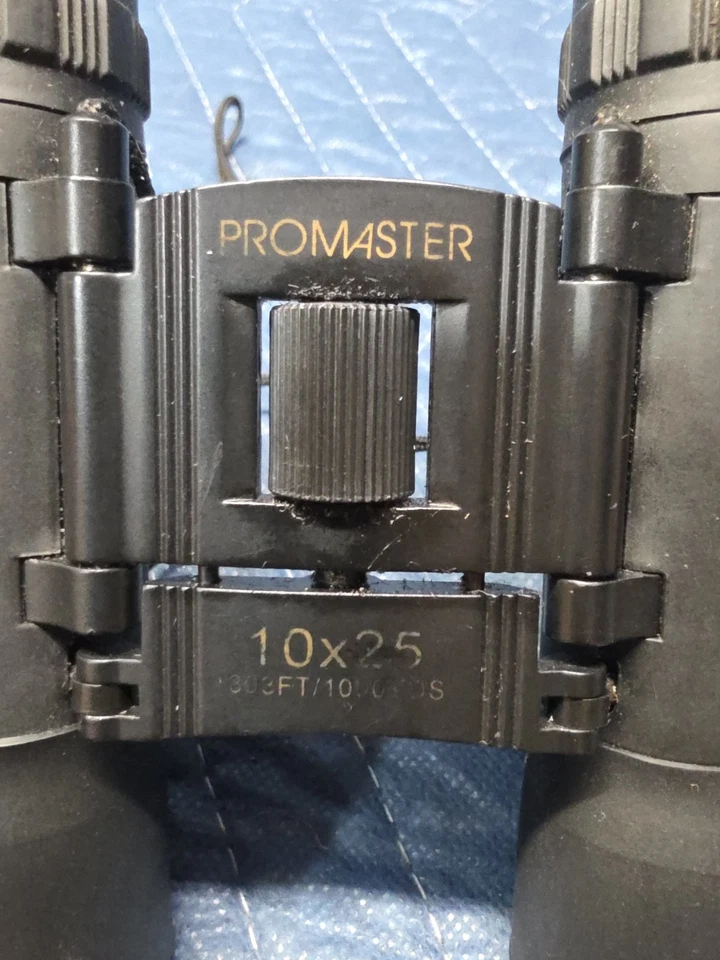 Promaster 8x21 Compact Roof Prism BINOCULAR 378 ft / 1000 yds Comes With Bag - Image 4 of 4