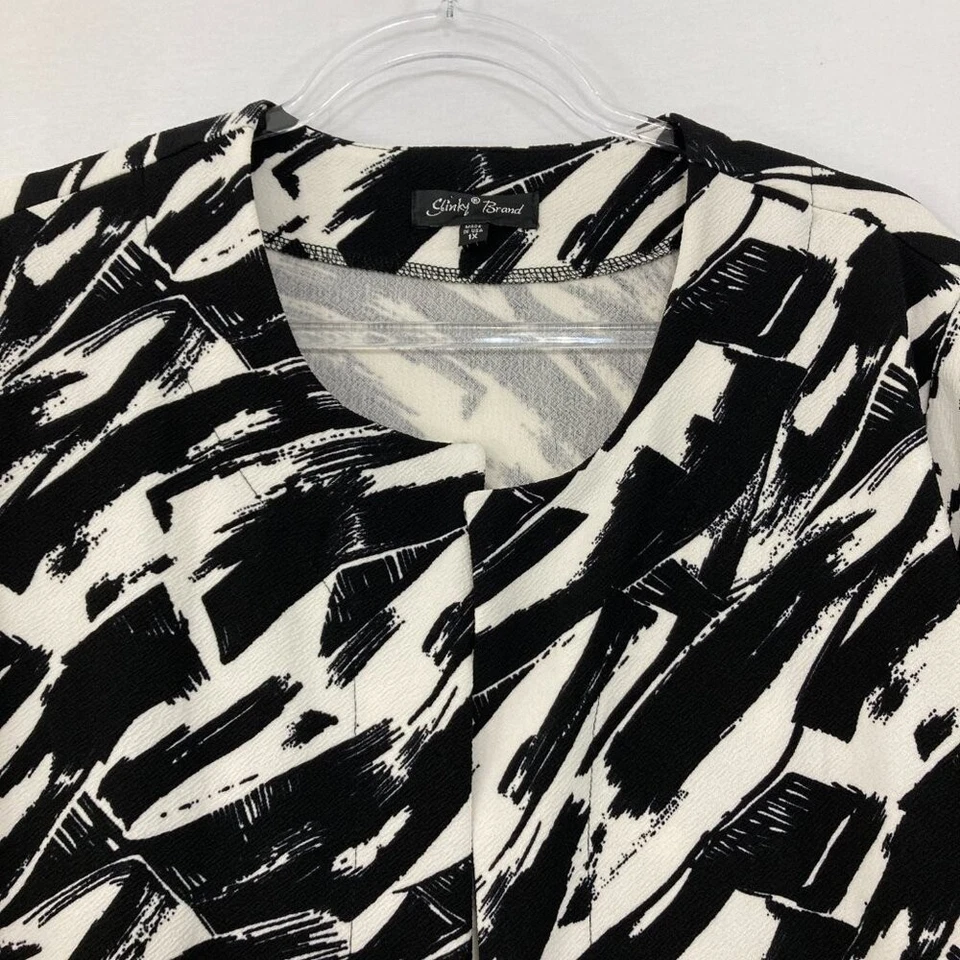 Chaqueta Slinky Marca Talla 1X Negra Blanca Abstracta Elastizada Bolsillos Abierta Manga 3/4 Foto 3 de 4