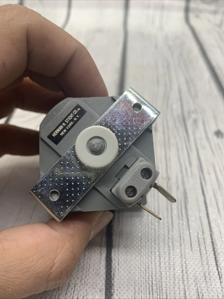 STANDCO  T-41 HOUR Running Time METER 220 Volts-60 Hz- Came From Collector ***82 - Image 2 of 4