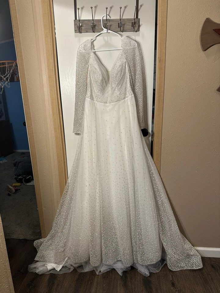 Vestido de novia Monica Loretti estilo #8188 talla 12 blanco con mangas transparentes Foto 3 de 4