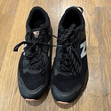 New Balance Arishi Fresh Foam Youth Size 4 women s 5.5-6 Equiv black Pink