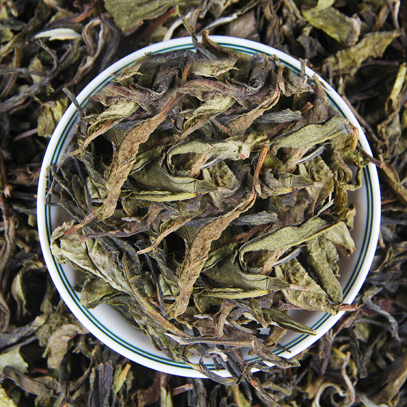 Iceland Raw Pu'er Tea Leaves Yunnan Ancient Tree Pu'er Tea Loose Tea Gold Leaf