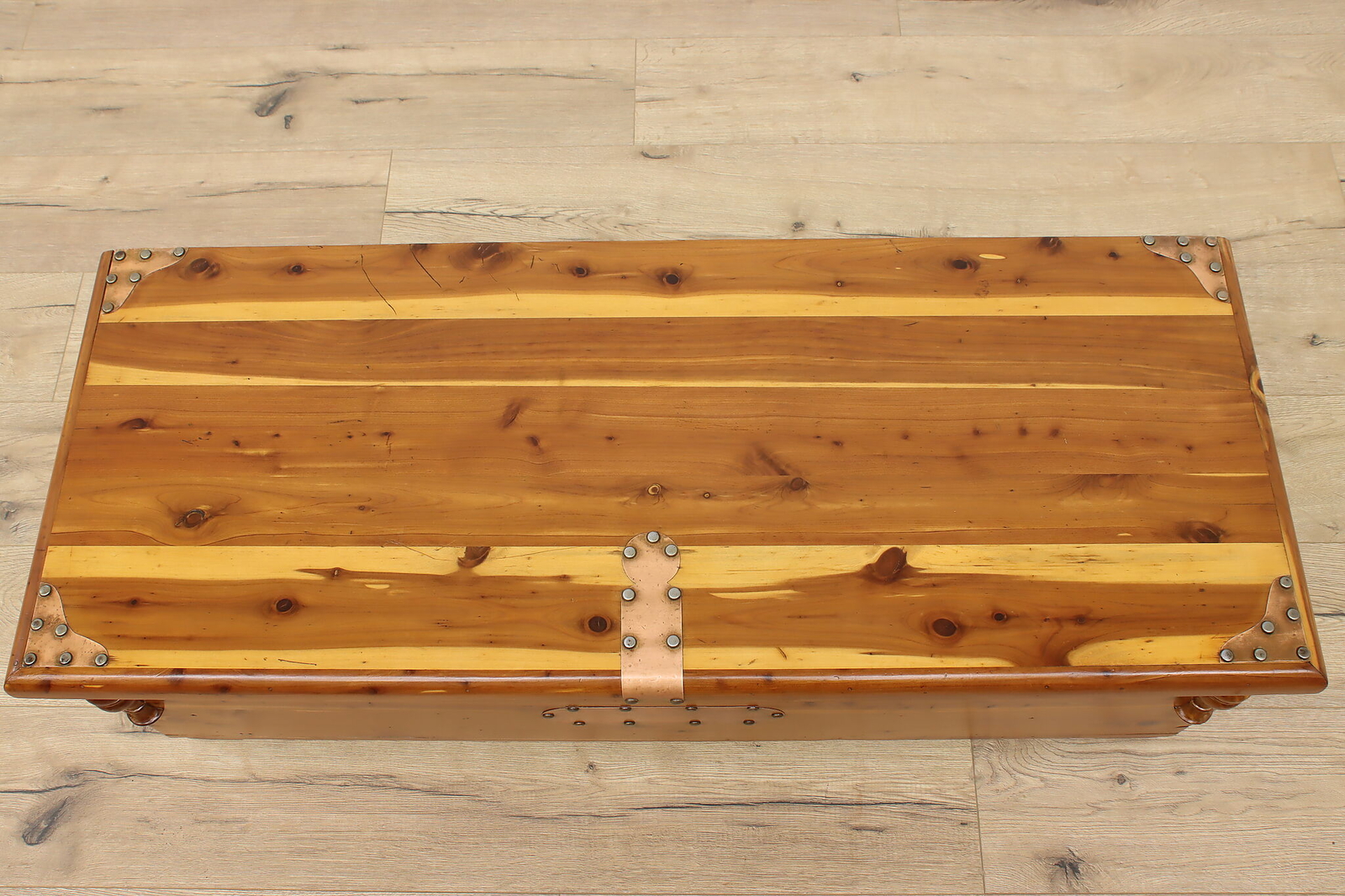 Farmhouse Vintage Cedar Chest Coffee Table Caswell Runyan 47436 eBay