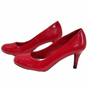 red pumps size 7