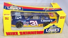 1:24 ACTION PERFORMANCE 1997 31 LOWES MONTE CARLO MIKE SKINNER MIB